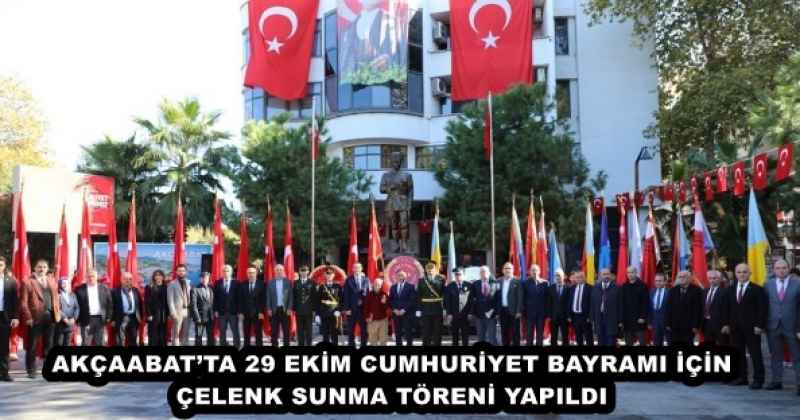 AKÇAABAT’TA 29 EKİM CUMHURİYET BAYRAMI İÇİN ÇELENK SUNMA TÖRENİ YAPILDI