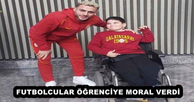 FUTBOLCULAR ÖĞRENCİYE MORAL VERDİ
