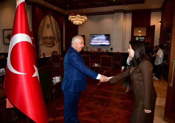 Vali Yıldırım Personelle Bayramlaştı