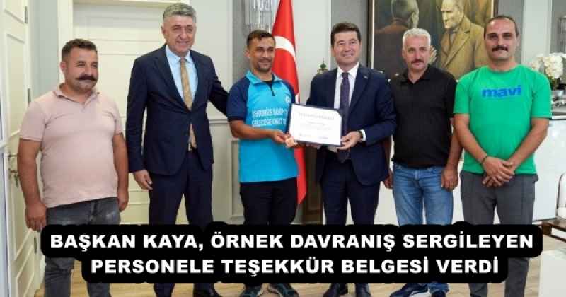 BAŞKAN KAYA, ÖRNEK DAVRANIŞ SERGİLEYEN PERSONELE TEŞEKKÜR BELGESİ VERDİ