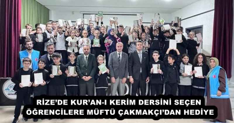 RİZE’DE KUR’AN-I KERİM DERSİNİ SEÇEN ÖĞRENCİLERE MÜFTÜ ÇAKMAKÇI’DAN HEDİYE