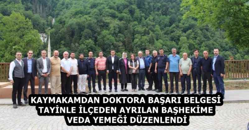 KAYMAKAMDAN DOKTORA BAŞARI BELGESİ  TAYİNLE İLÇEDEN AYRILAN BAŞHEKİME VEDA YEMEĞİ DÜZENLENDİ