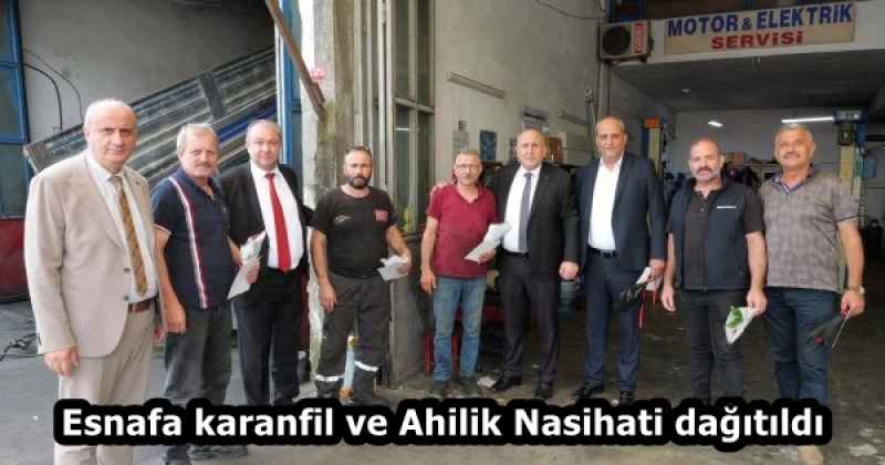 Esnafa karanfil ve Ahilik Nasihati dağıtıldı