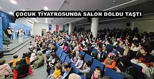 ÇOCUK TİYATROSUNDA SALON DOLDU TAŞTI