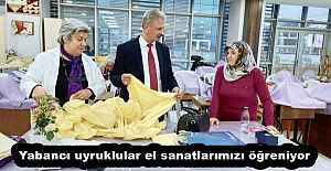 Yabancı uyruklular el sanatlarımızı öğreniyor