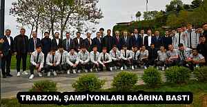 TRABZON, ŞAMPİYONLARI BAĞRINA BASTI