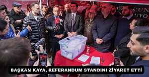 BAŞKAN KAYA, REFERANDUM STANDINI ZİYARET ETTİ