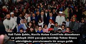 Vali Tahir Şahin, Hanife Hatun Camii’nde düzenlenen ve yaklaşık 2500 çocuğun katıldığı Tekne Orucu etkinliğinde yavrularımızla bir araya geldi.
