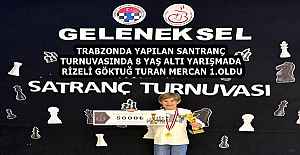 TRABZONDA YAPILAN SANTRANÇ TURNUVASINDA 8 YAŞ ALTI YARIŞMADA RİZELİ GÖKTUĞ TURAN MERCAN 1.OLDU