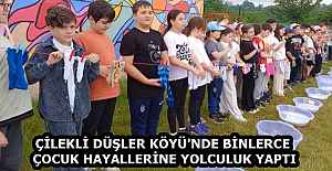 ÇİLEKLİ DÜŞLER KÖYÜ'NDE BİNLERCE ÇOCUK HAYALLERİNE YOLCULUK YAPTI