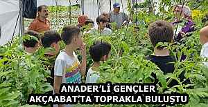 ANADER’Lİ GENÇLER AKÇAABAT’TA TOPRAKLA BULUŞTU