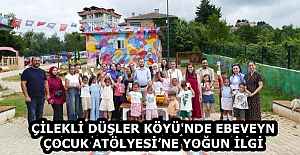 ÇİLEKLİ DÜŞLER KÖYÜ'NDE EBEVEYN-ÇOCUK ATÖLYESİ’NE YOĞUN İLGİ