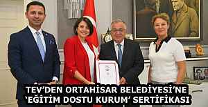 TEV’DEN ORTAHİSAR BELEDİYESİ’NE ‘EĞİTİM DOSTU KURUM’ SERTİFİKASI 