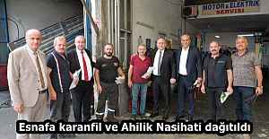 Esnafa karanfil ve Ahilik Nasihati dağıtıldı