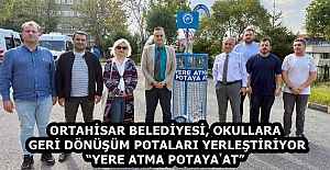 ORTAHİSAR BELEDİYESİ, OKULLARA GERİ DÖNÜŞÜM POTALARI YERLEŞTİRİYOR “YERE ATMA POTAYA AT” 