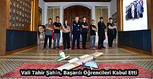 Vali Tahir Şahin, Başarılı Öğrencileri Kabul Etti