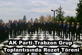 ak_parti_trabzon_grup_toplantisinda_rozet_toreni_h49958_56aba