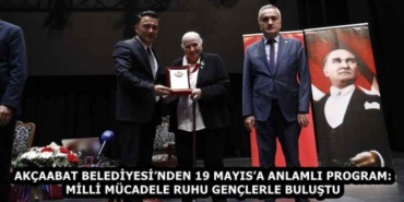 akcaabat_belediyesinden_19_mayisa_anlamli_program_milli_mucadele_ruhu_genclerle_bulustu_h58537_90380