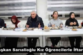 baskan_sarialioglu_kiz_ogrencilerle_iftarda_h57468_2ac6d