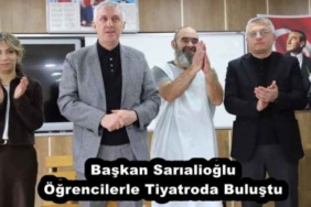 baskan_sarialioglu_ogrencilerle_tiyatroda_bulustu_h57713_7d560
