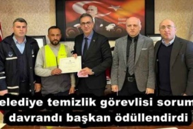 belediye_temizlik_gorevlisi_sorumlu_davrandi_baskan_odullendirdi_h51362_83c20