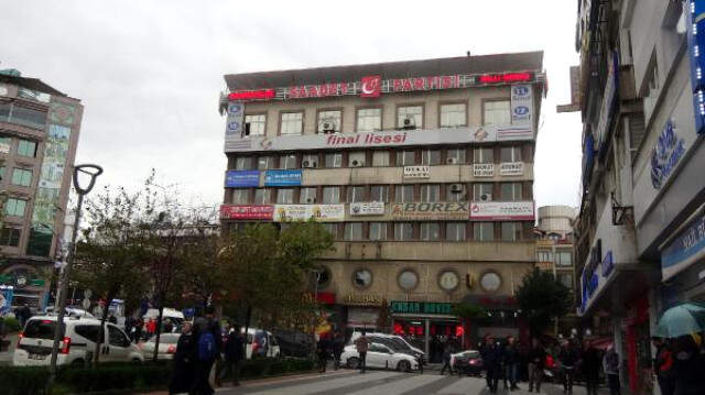 Binadaki İntihar Girişimlerinden Bıkan Yönetici, 'İntihar Etmek Tehlikeli ve Yasaktır' Diye Yazı Astı