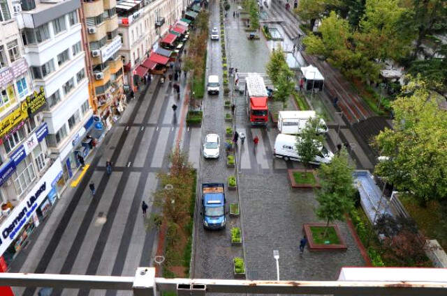 Binadaki İntihar Girişimlerinden Bıkan Yönetici, 'İntihar Etmek Tehlikeli ve Yasaktır' Diye Yazı Astı