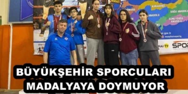 buyuksehir_sporculari_madalyaya_doymuyor_h51594_fd4c7