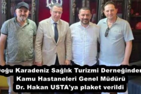 dogu_karadeniz_saglik_turizmi_derneginden_kamu_hastaneleri_genel_muduru_dr_hakan_usta_ya_plaket_verildi_h53724_16f45