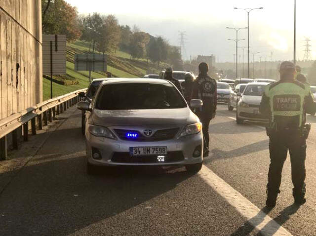 Emniyet Şeridini İhlal Eden Sürücülere Bin Lira Ceza Kesildi