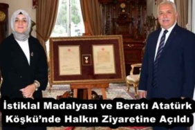 istiklal_madalyasi_ve_berati_ataturk_koskunde_halkin_ziyaretine_acildi_h54390_942a7