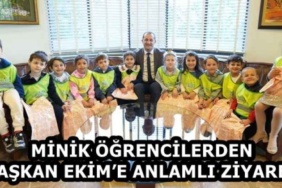 minik_ogrencilerden_baskan_ekime_anlamli_ziyaret_h58592_341cf
