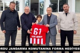 ordu_jandarma_komutanina_forma_hediyesi_h52438_44e3c