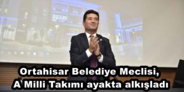 ortahisar_belediye_meclisi_a_milli_takimi_ayakta_alkisladi_h48063_9bec0