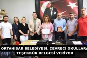 ortahisar_belediyesi_cevreci_okullara_tesekkur_belgesi_veriyor_h54629_f1996
