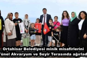 ortahisar_belediyesi_minik_misafirlerini_tunel_akvaryum_ve_seyir_terasinda_agirladi_h48182_93f90