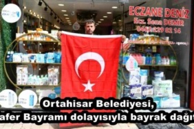 ortahisar_belediyesi_zafer_bayrami_dolayisiyla_bayrak_dagitti_h48782_4cecf