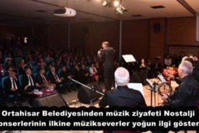ortahisar_belediyesinden_muzik_ziyafeti_nostalji_konserlerinin_ilkine_muzikseverler_yogun_ilgi_gosterdi_h51343_201c7