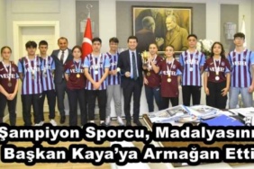 sampiyon_sporcu_madalyasini_baskan_kayaya_armagan_etti_h48245_5d1ca