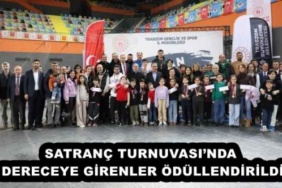 satranc_turnuvasinda_dereceye_girenler_odullendirildi_h51596_aebc9