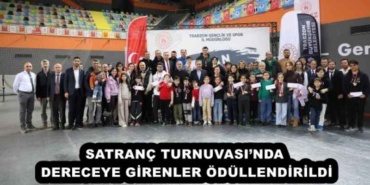 satranc_turnuvasinda_dereceye_girenler_odullendirildi_h51596_aebc9