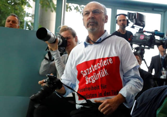 Son Dakika! Erdoğan'ın Basın Toplantısında Gerginlik! Gazetecilerden Biri Yaka Paça Dışarı Atıldı
