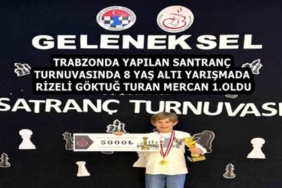 trabzonda_yapilan_santranc_turnuvasinda_8_yas_alti_yarismada_rizeli_goktug_turan_mercan_1oldu_h58471_dcded