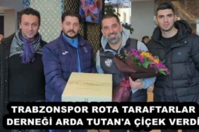 trabzonspor_rota_taraftarlar_dernegi_arda_tutan_a_cicek_verdi_h51470_3c9e0