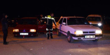 trafik-polisi-evlilik-teklifi-icin-toplanan-11431043_7307_m