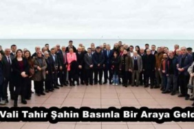 vali_tahir_sahin_basinla_bir_araya_geldi_h56759_b77d5