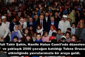 vali_tahir_sahin_hanife_hatun_camiinde_duzenlenen_ve_yaklasik_2500_cocugun_katildigi_tekne_orucu_etkinliginde_yavrularimizla_bir_araya_geldi_h57463_e424f