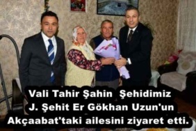 vali_tahir_sahin_sehidimiz_j_sehit_er_gokhan_uzun_un_akcaabat_taki_ailesini_ziyaret_etti_h57340_89a4c