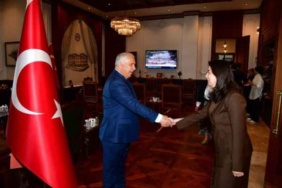 vali_yildirim_personelle_bayramlasti_h53428_0c84a