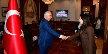 vali_yildirim_personelle_bayramlasti_h53428_0c84a